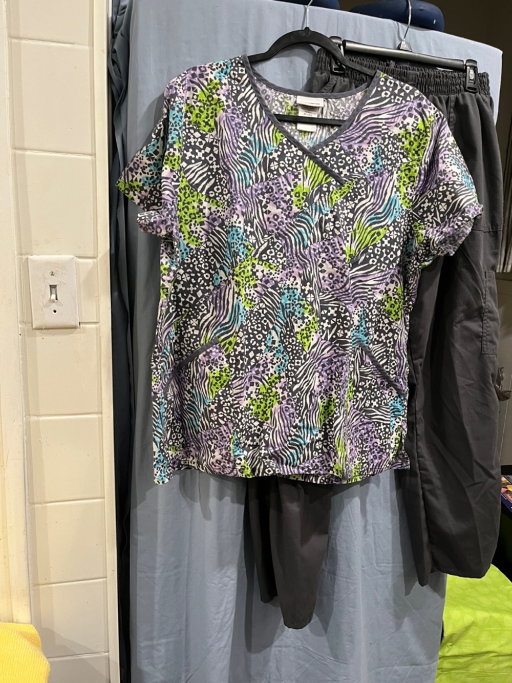 Scrubstar Women's Multi-Color Animal Print Scrub Top XL pant 1X gray